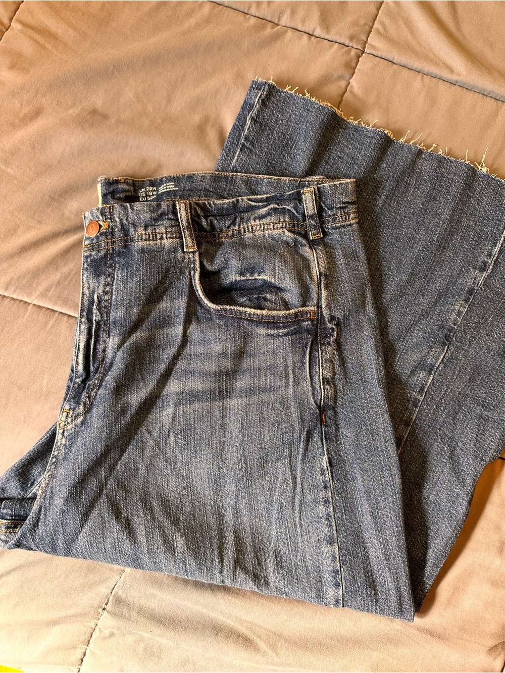 NWOT! Adi Crop Mid-Rise Flare Jeans by Pilcro - 18W - Picture 4 of 5